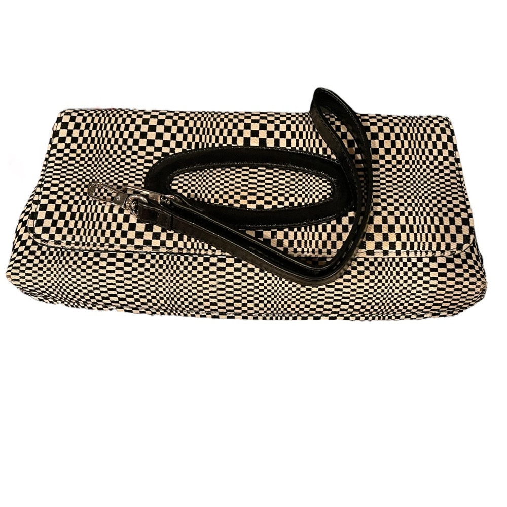 In & Out Optical Illusions Clutch - Picture 4 of 10
